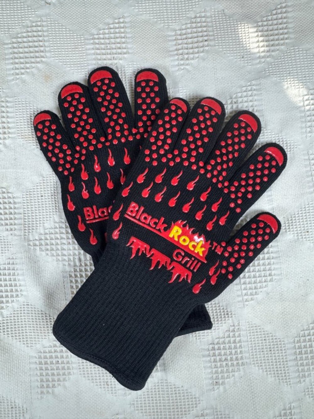 Black Rock Grill Heat Resistant BBQ Gloves Red Silicone Grip Flame Design New